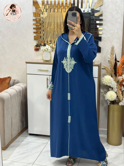 Djellaba brodée à capuche Zina Collection — bleu & menthe — vue d’ensemble