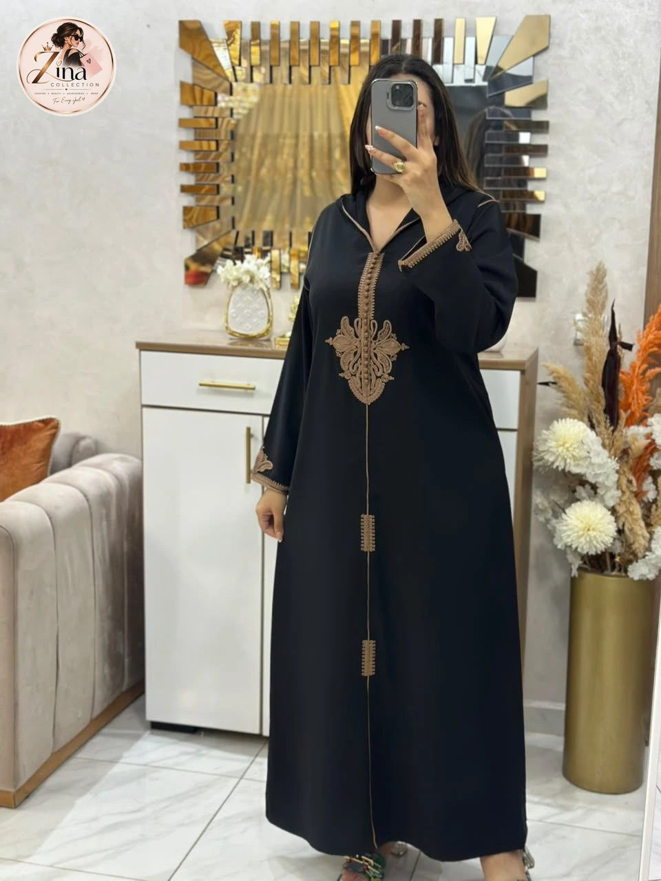Djellaba brodée à capuche Zina Collection — noir & beige — vue d’ensemble