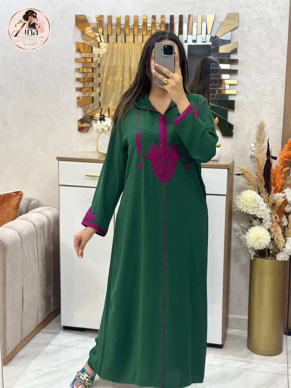 Djellaba brodée à capuche Zina Collection — vert & fuchsia — vue d’ensemble