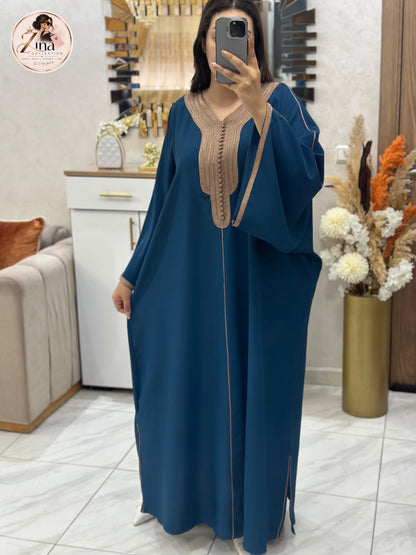 Kaftan en Crêpe Rosa avec sfifa et aakad — bleu pétrole & taupe — vue ensemble