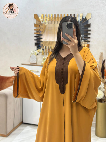 Kaftan en Crêpe Rosa avec sfifa et aakad — moutarde & marron — detail